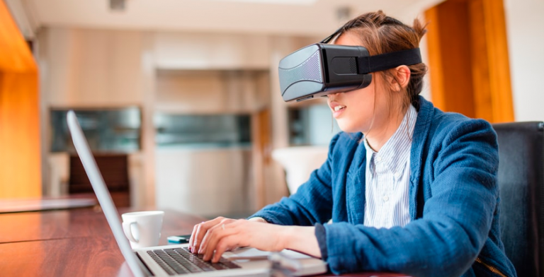 Le crédit est une réalité virtuelle qui vous aide sans vous voir Photo: Simuler